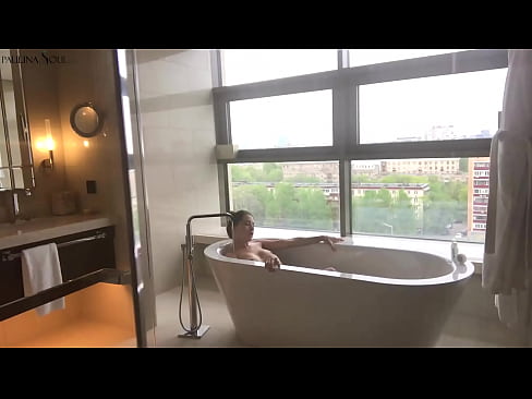 ❤️ Enorme babe die hartstochtelijk haar poesje aftrekt in de badkamer ️ Porno vk at us ☑